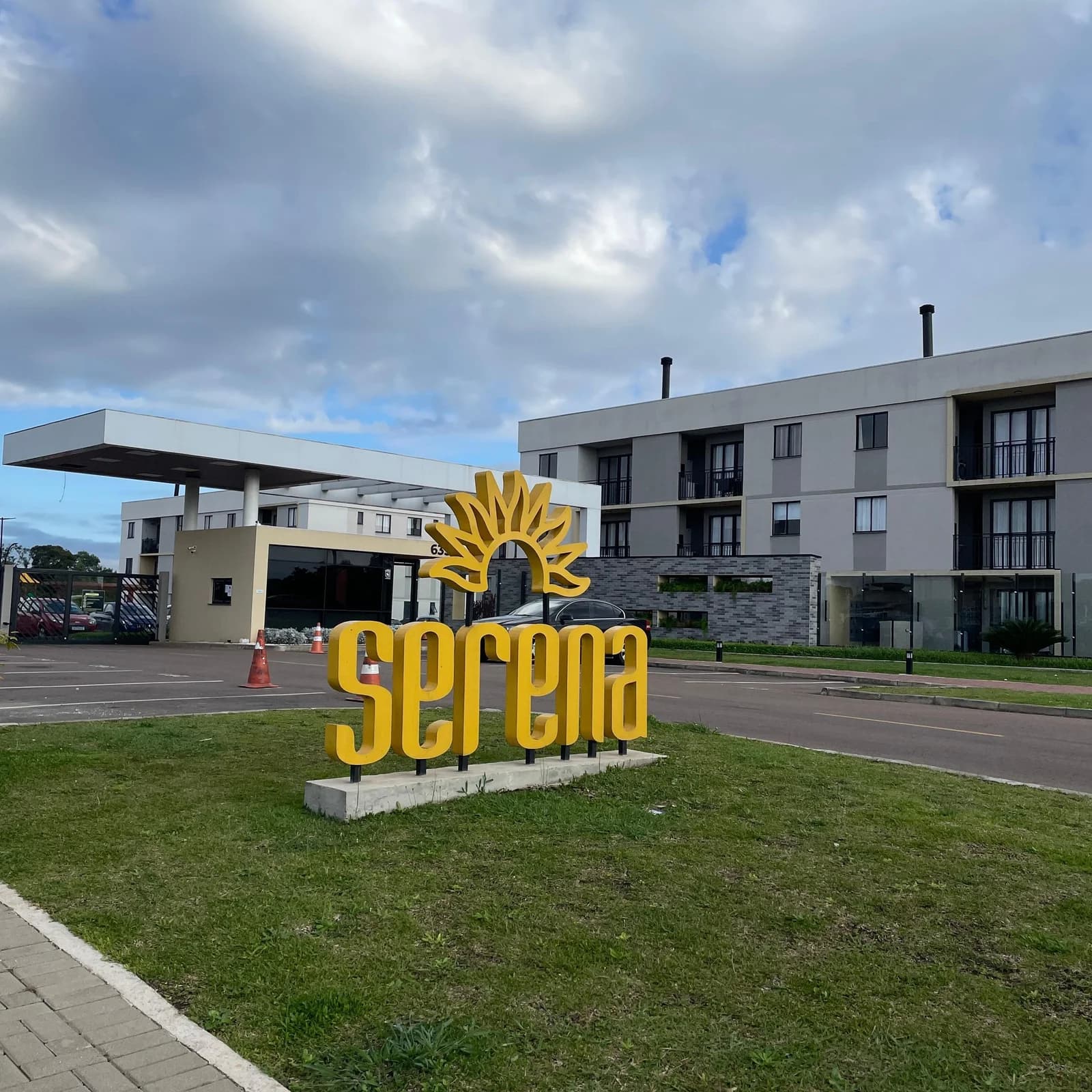 Apartamento 2 dorms com sacada e churrasqueira no Fazenda Velha