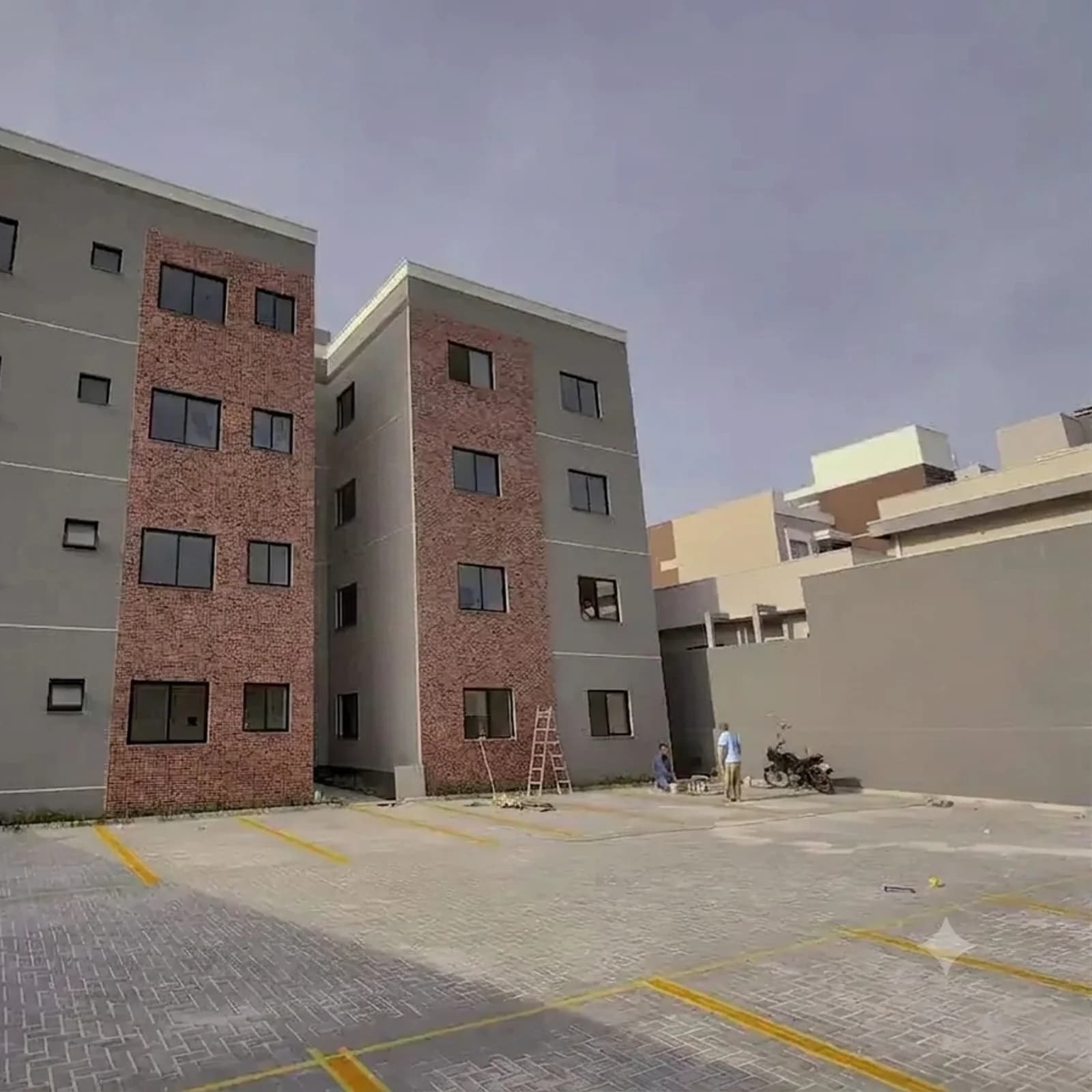 Apartamento 2 dorms de frente pra rua no bairro Iguaçu