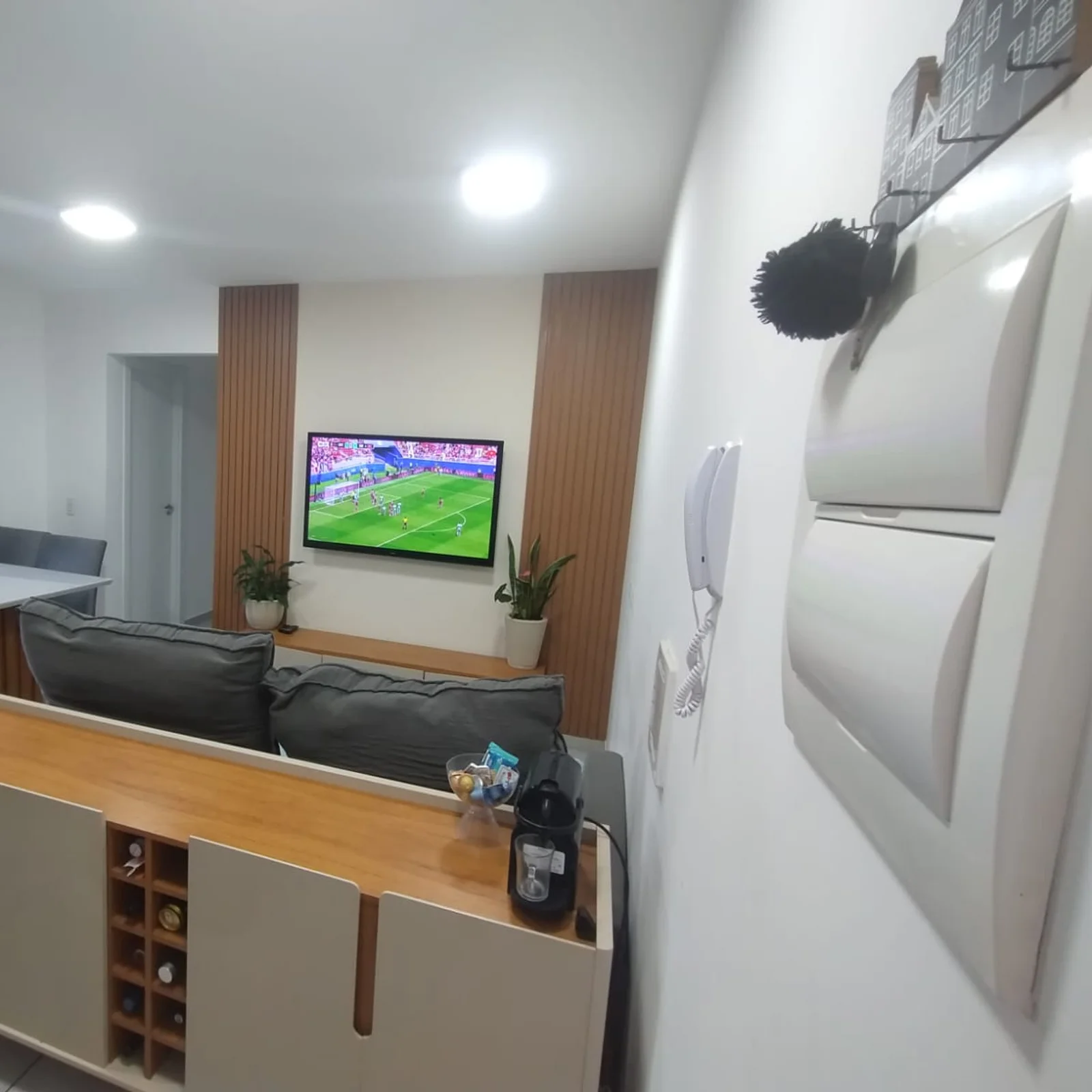 Apartamento com sacada e churrasqueira